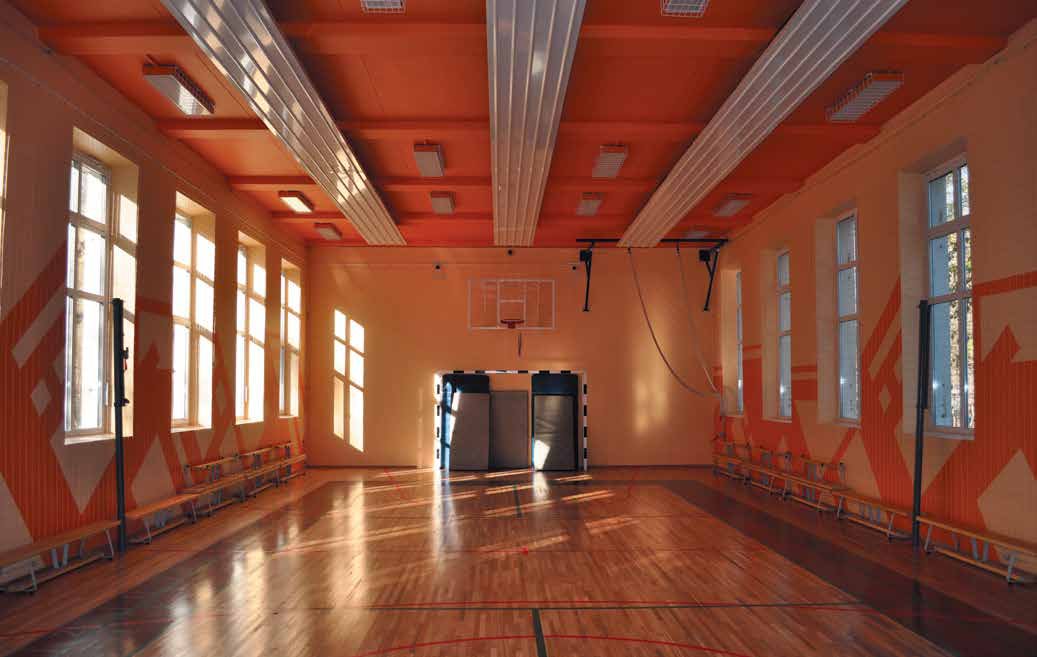 Спортивный зал в школе и Zehnder ZIP